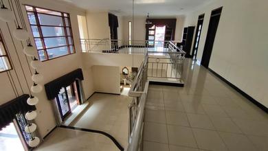 Rumah Area Premium Buah Batu, Bandung - Harga Terbaik 5,5 Miliar