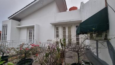 Rumah Eksklusif Luas 320 m2, area Lengkong, Bandung